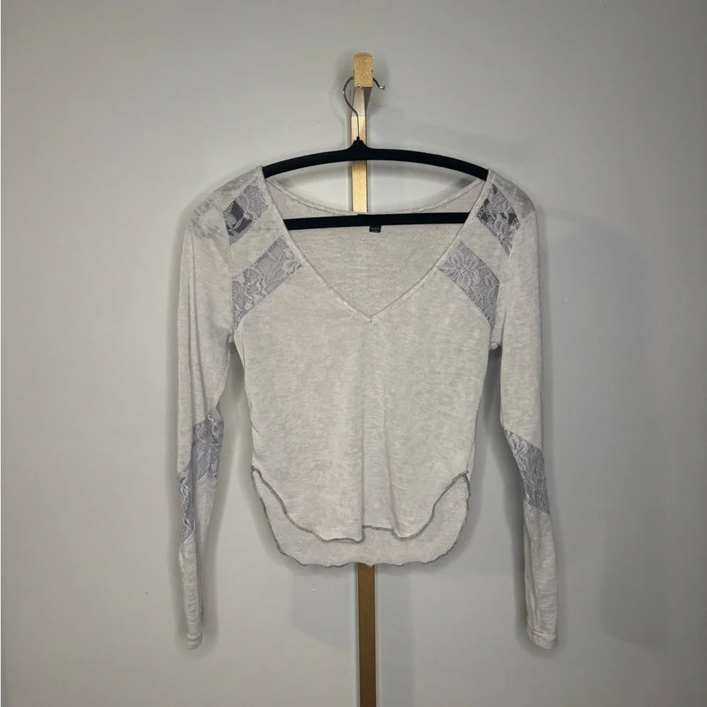 Light Puple V-Neck Lace Detail Crop Top